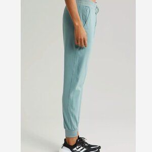 Zella live in pocket joggers